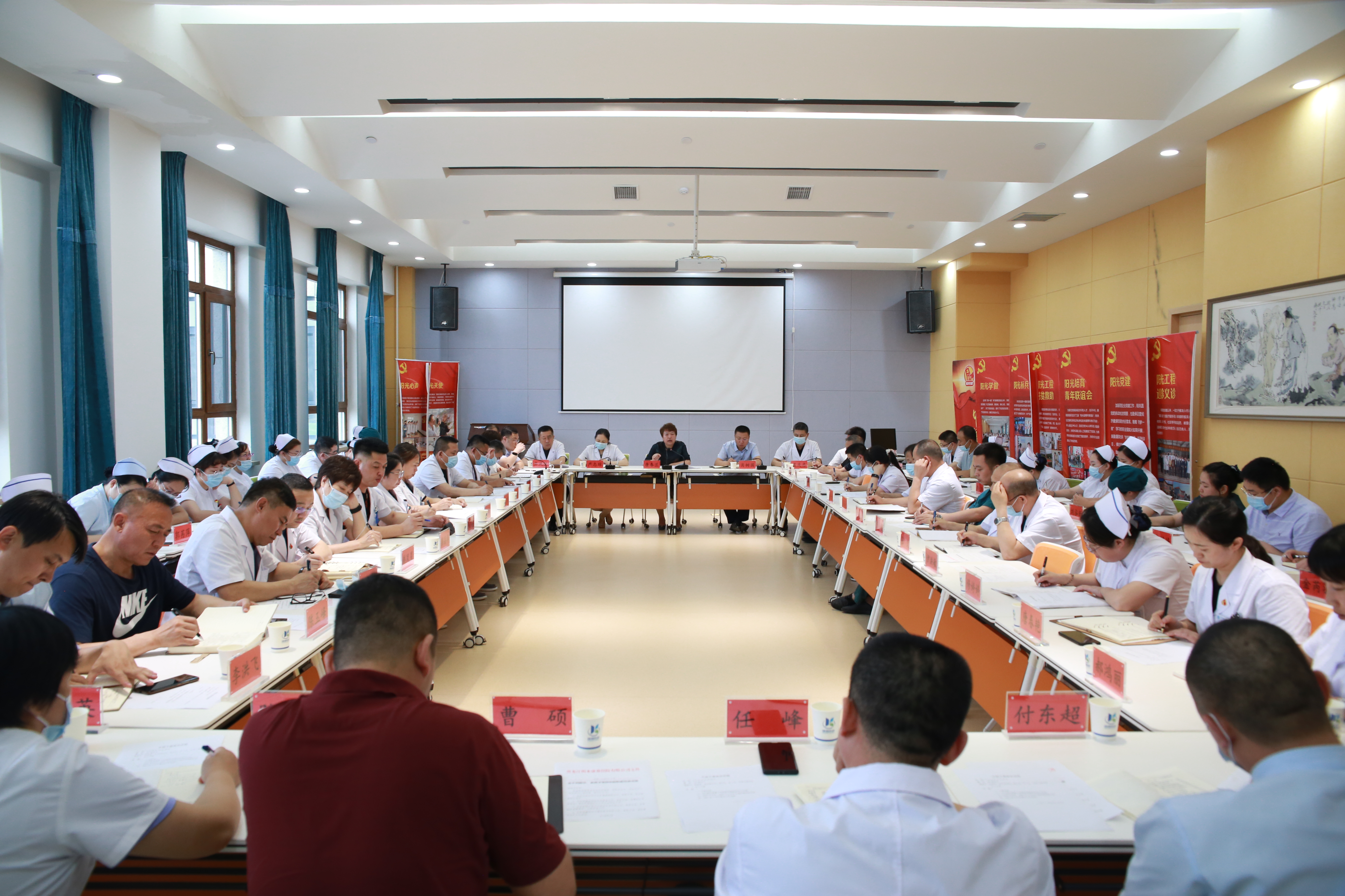 凝聚智慧谋发展 齐心协力开新局 ----康盈医院召开2021年首度中层干部会议(图2)