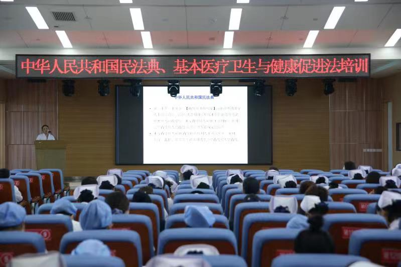 康盈医院组织开展行业法律法规培训，规范执业水平(图1)