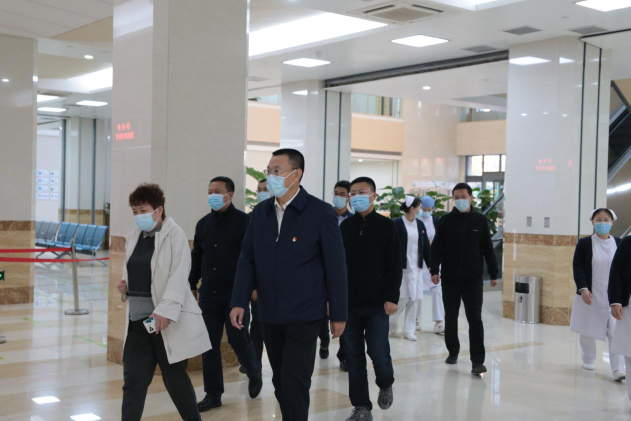 明水县领导慰问我院一线防疫工作人员(图2)