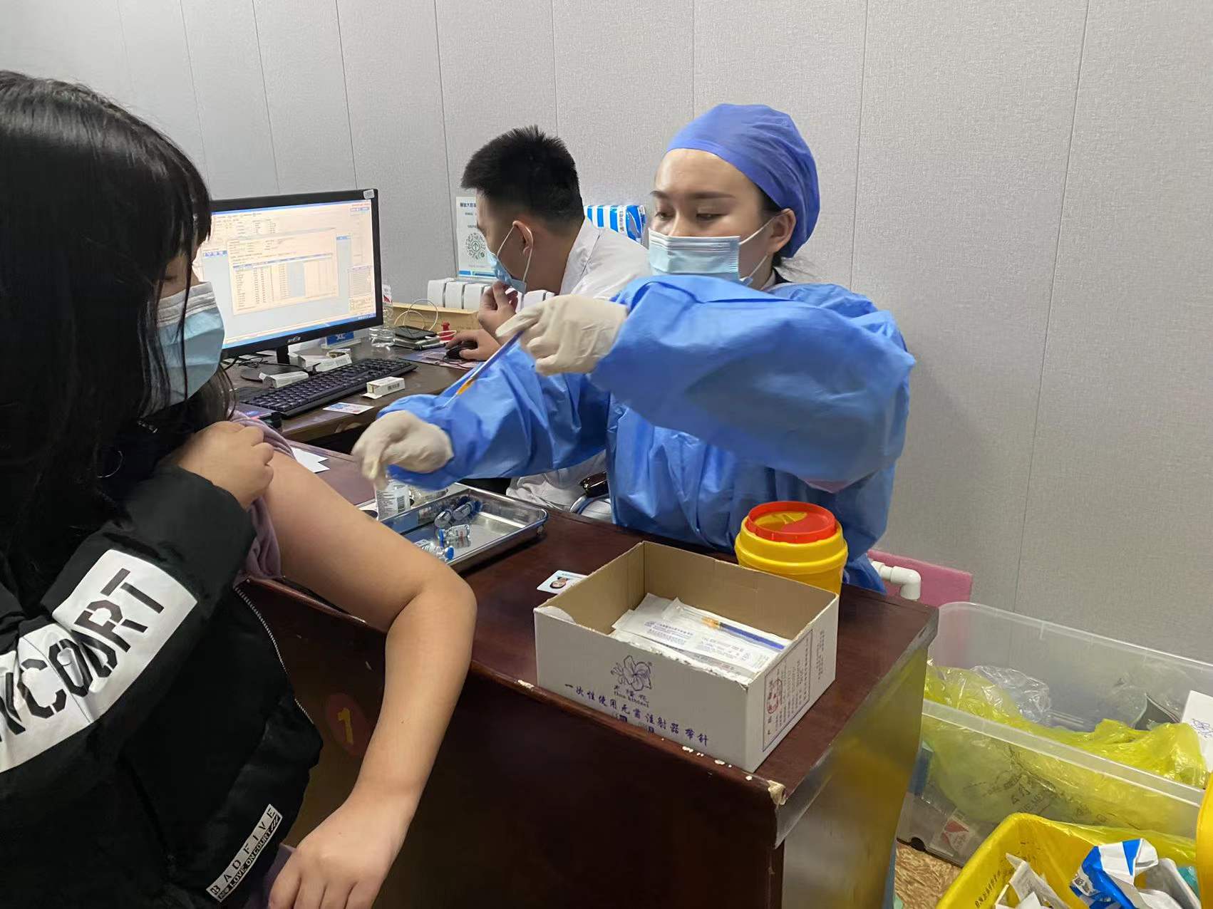 创新高！单日突破1400剂！我院全力推进疫苗接种工作！(图1)