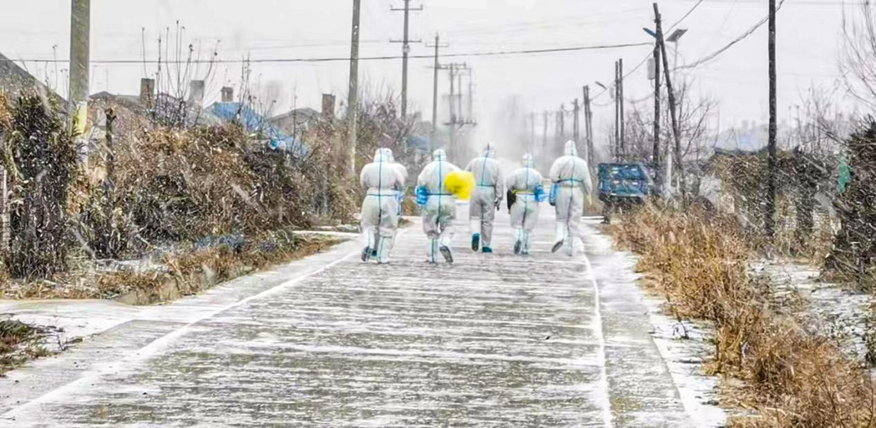 伴月追星战疫情，不畏风雪勇向前(图1)