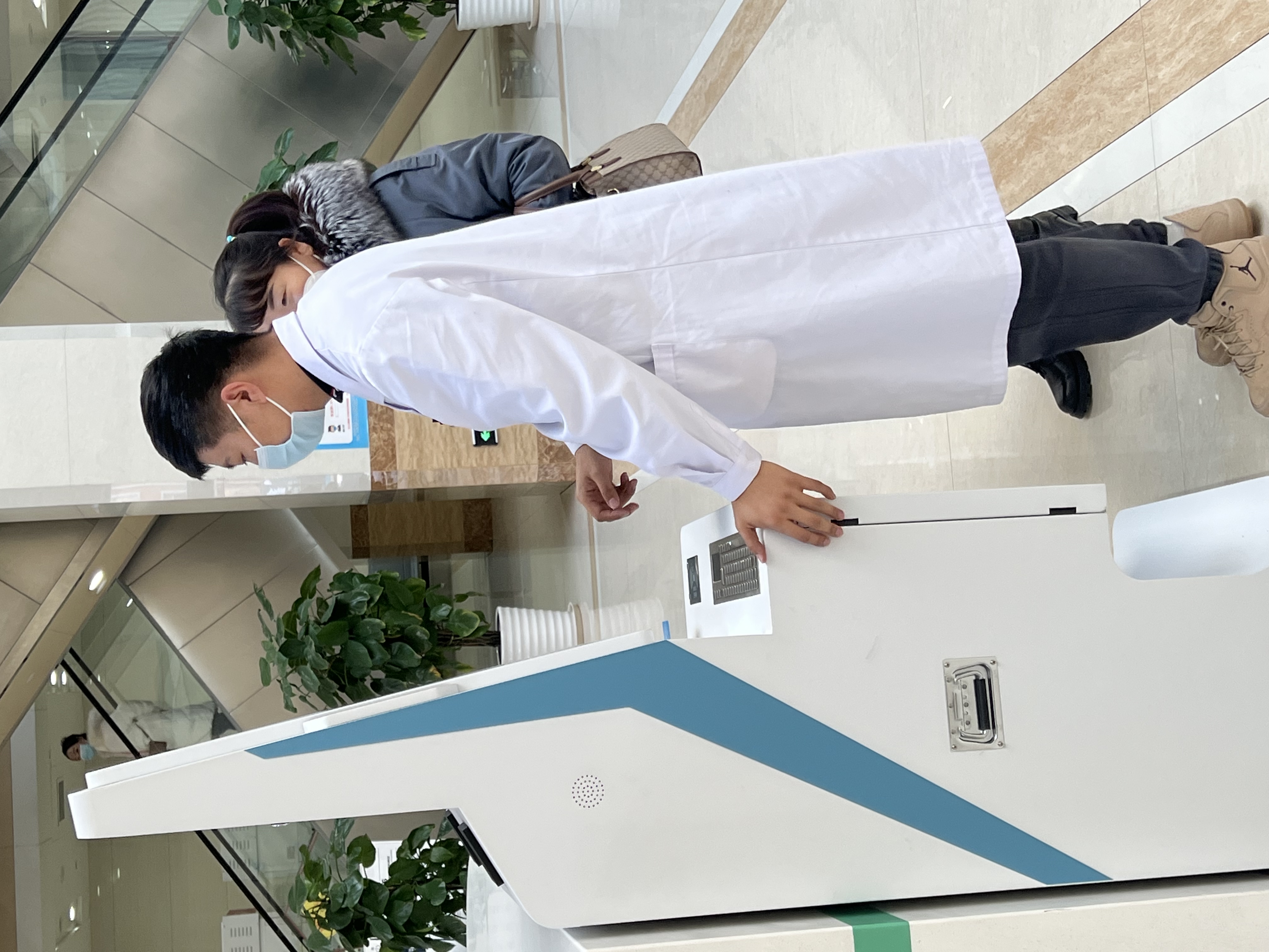 新添医保查询机，群众办事更便捷(图2)