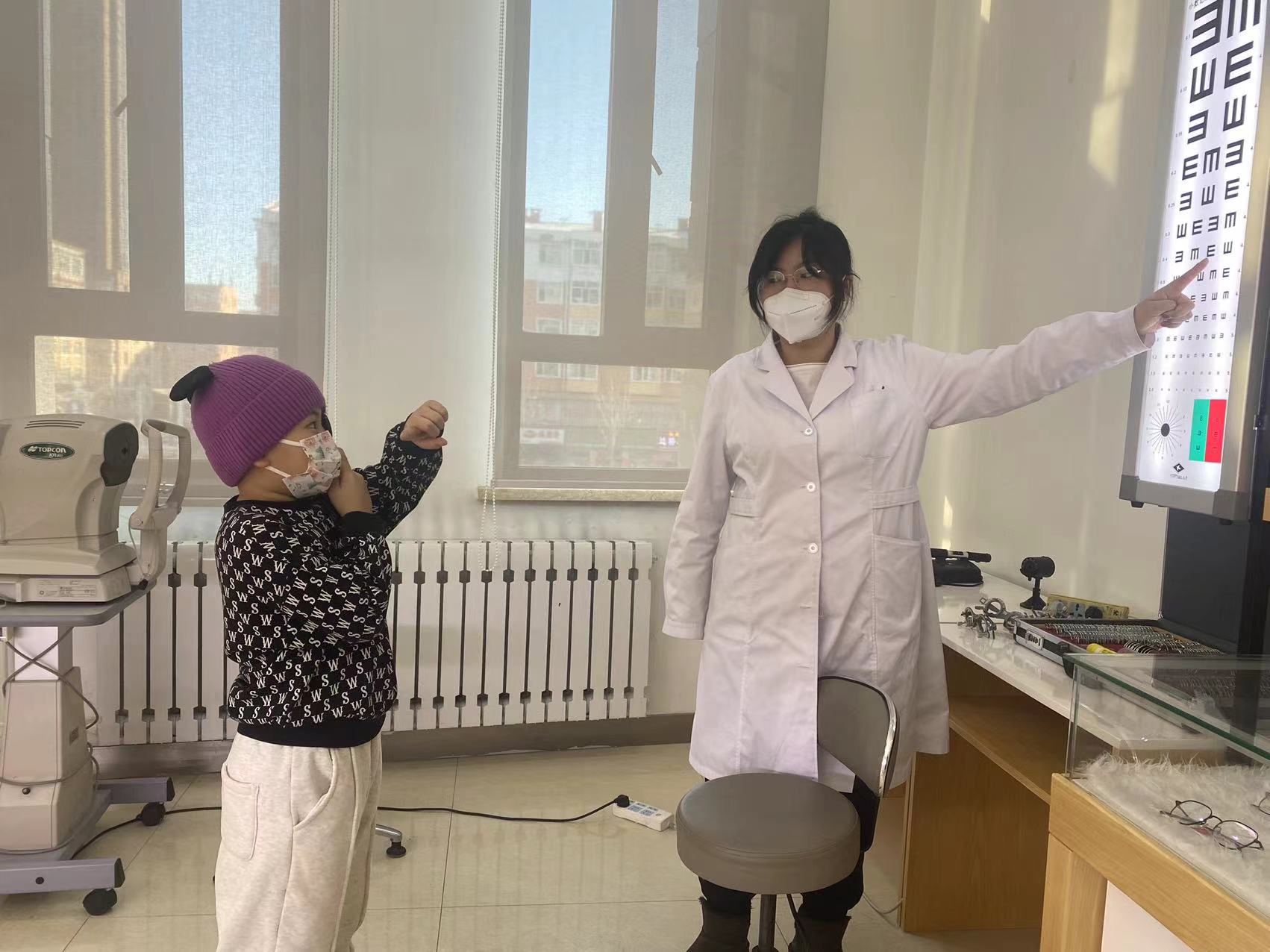开学在即，学生扎堆配镜成常态(图2)