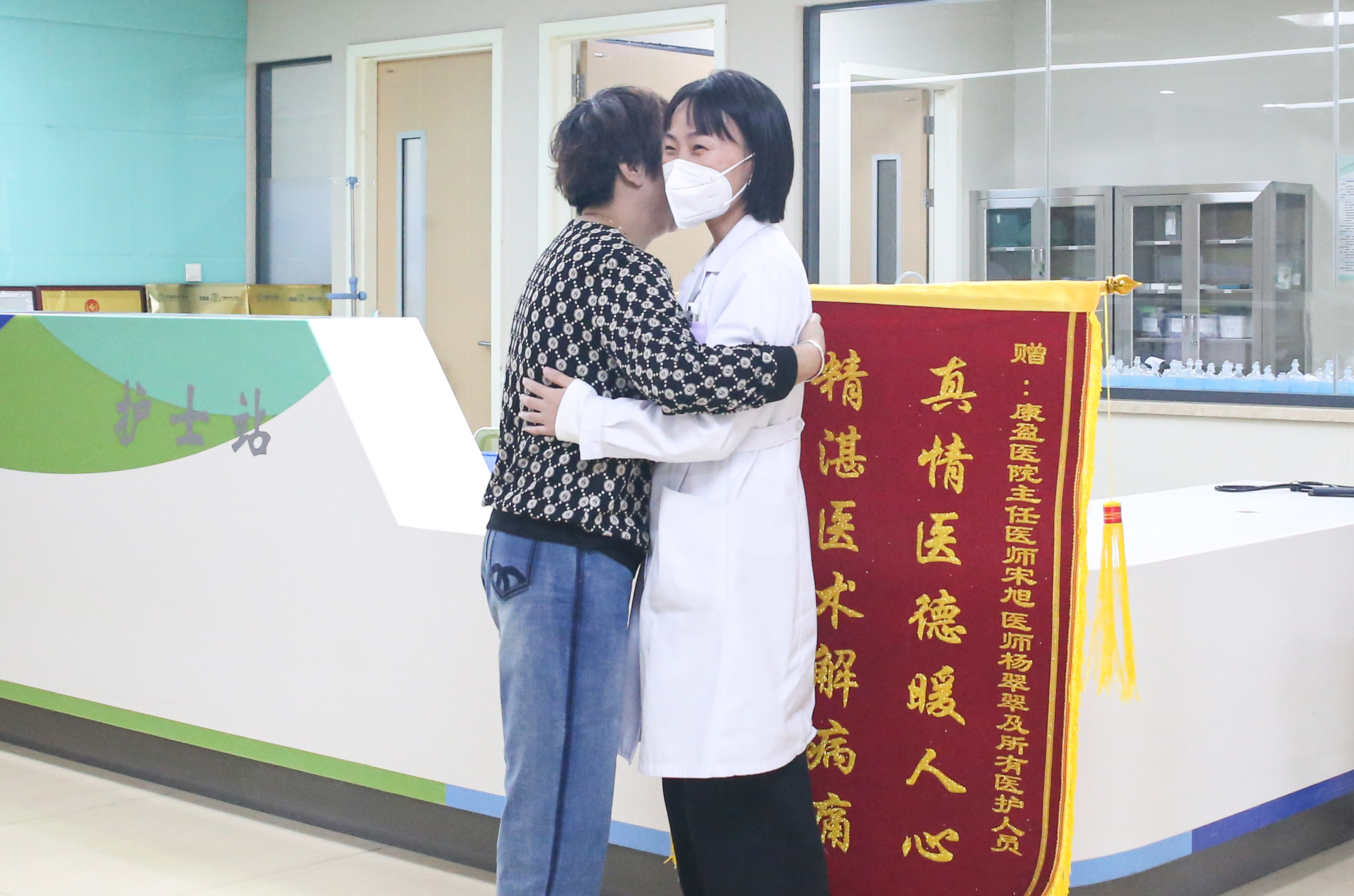 医护合力战胜重度脑梗，精湛医术喜获锦旗赞誉(图5)