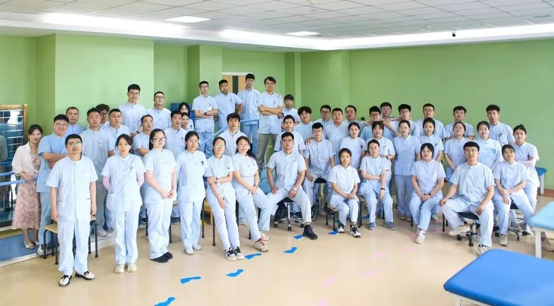 【医疗团队】| 康复医学科 — 康复相托，健康相伴(图1)