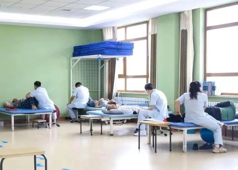 【医疗团队】| 康复医学科 — 康复相托，健康相伴(图2)